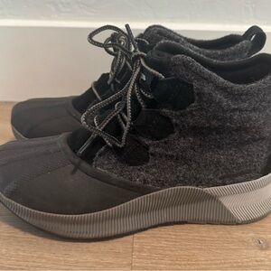 Sorel Black and Gray Ankle Winter Boots. Waterproof